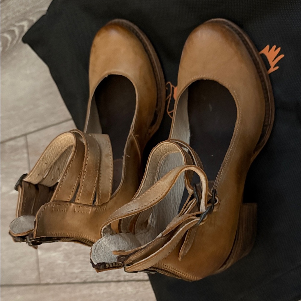 New Freebird Tan Leather Ankle Boots size 7 women’s - Picture 2 of 9